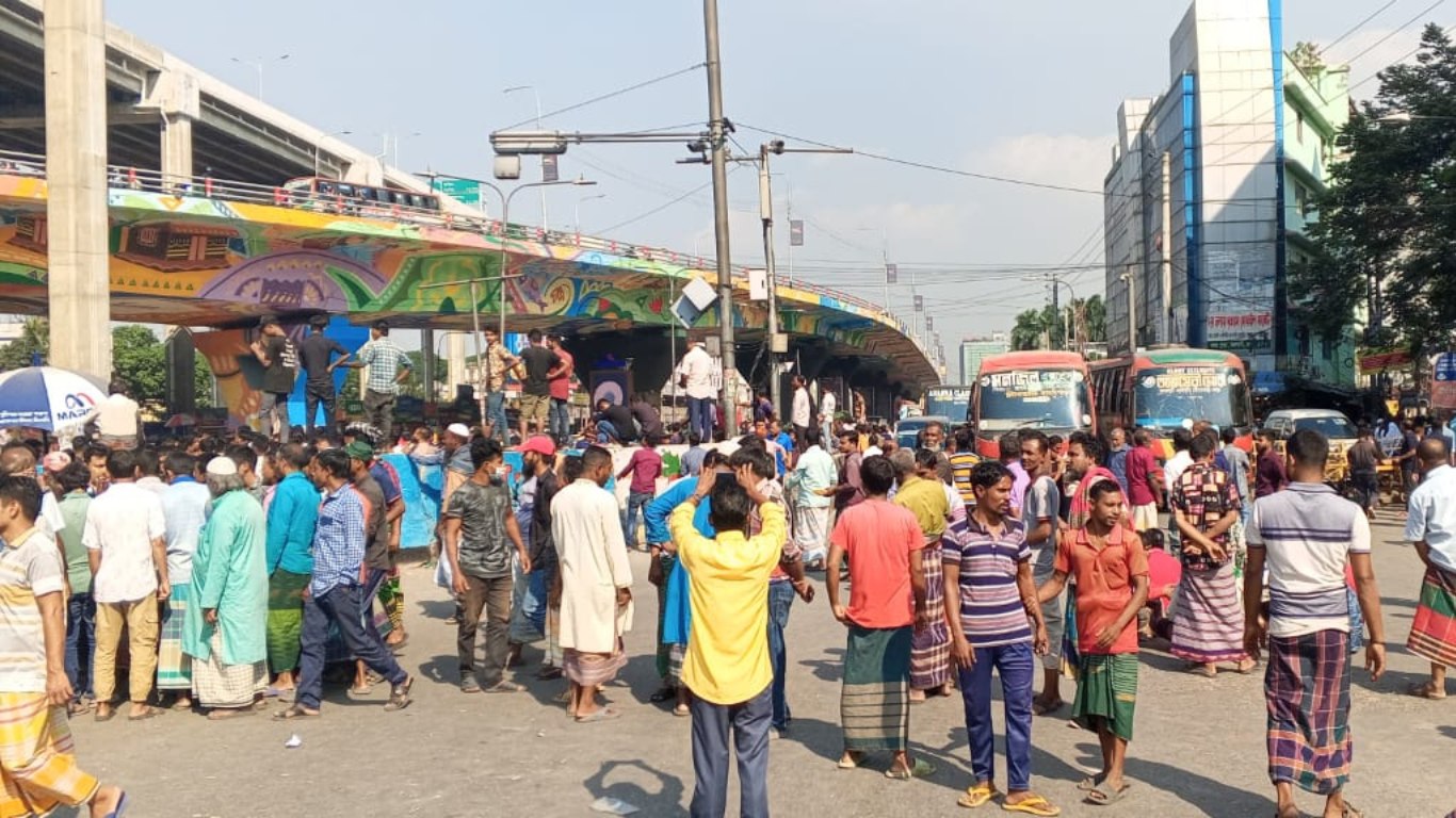 Battery-run rickshaw drivers protest, paralyse Mohakhali, Agargaon roads